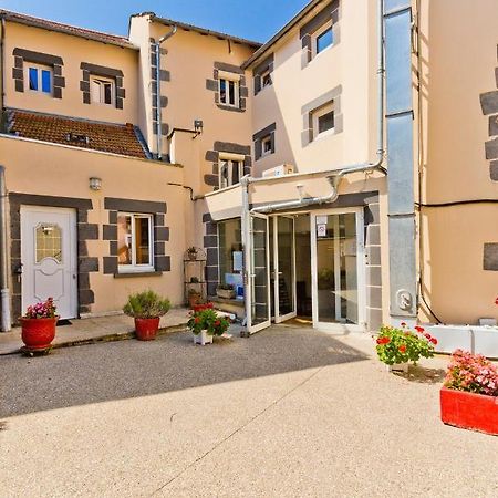 Logis Hotel Restaurant De La Poste Pontgibaud Dış mekan fotoğraf