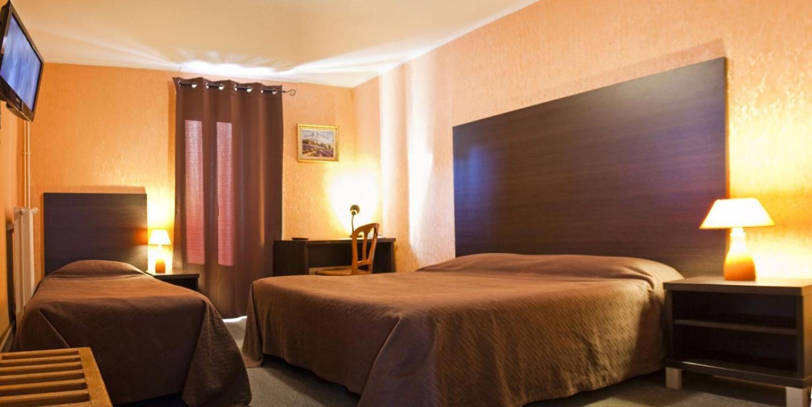 Logis Hotel Restaurant De La Poste Pontgibaud Dış mekan fotoğraf