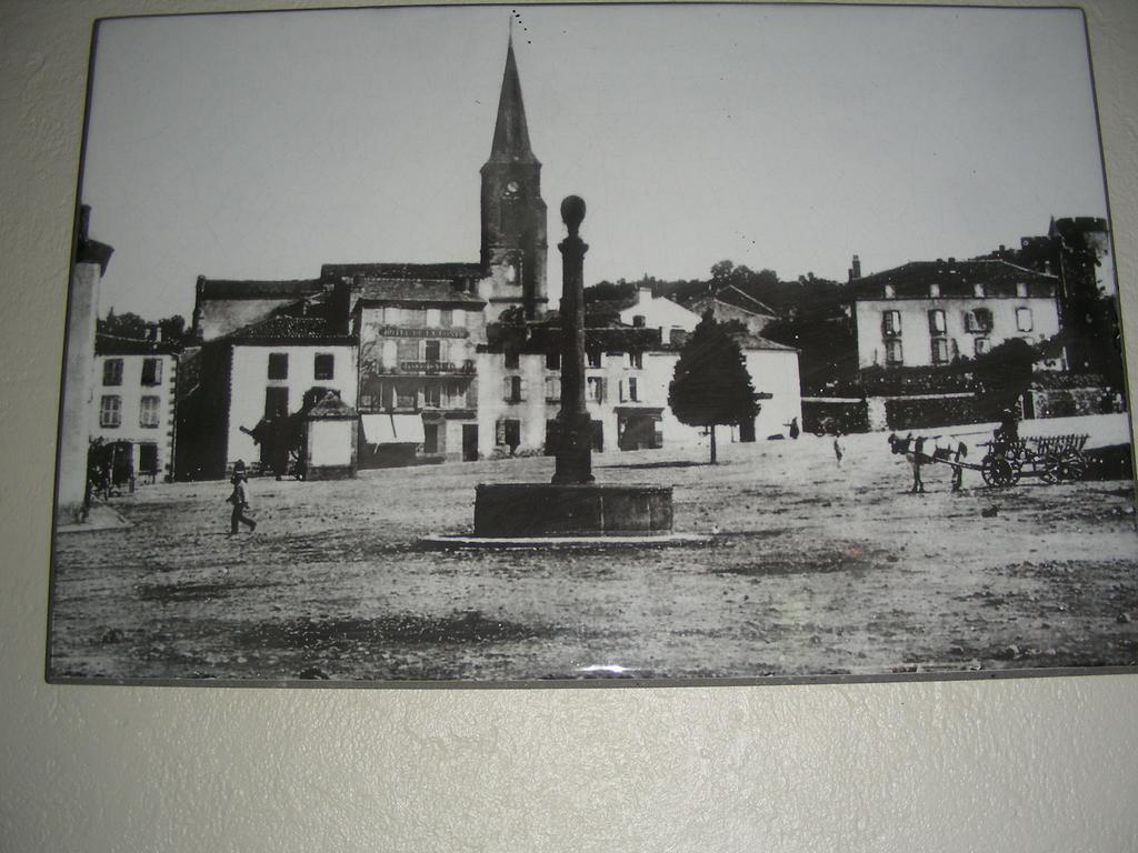 Logis Hotel Restaurant De La Poste Pontgibaud Dış mekan fotoğraf