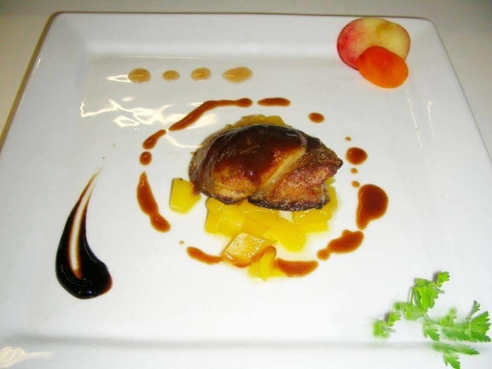 Logis Hotel Restaurant De La Poste Pontgibaud Dış mekan fotoğraf