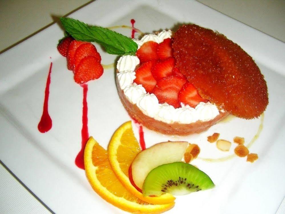 Logis Hotel Restaurant De La Poste Pontgibaud Dış mekan fotoğraf