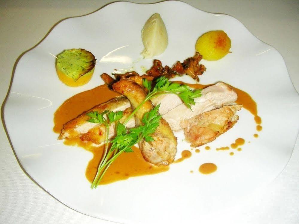 Logis Hotel Restaurant De La Poste Pontgibaud Dış mekan fotoğraf