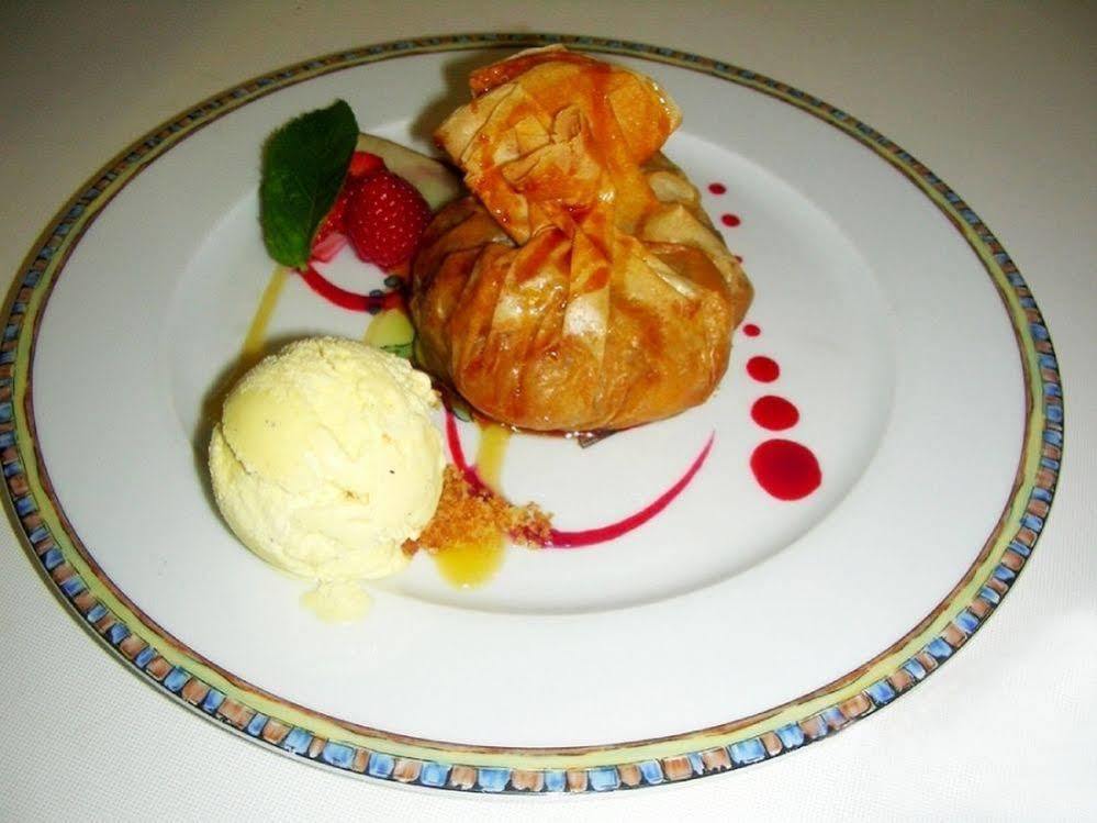Logis Hotel Restaurant De La Poste Pontgibaud Dış mekan fotoğraf