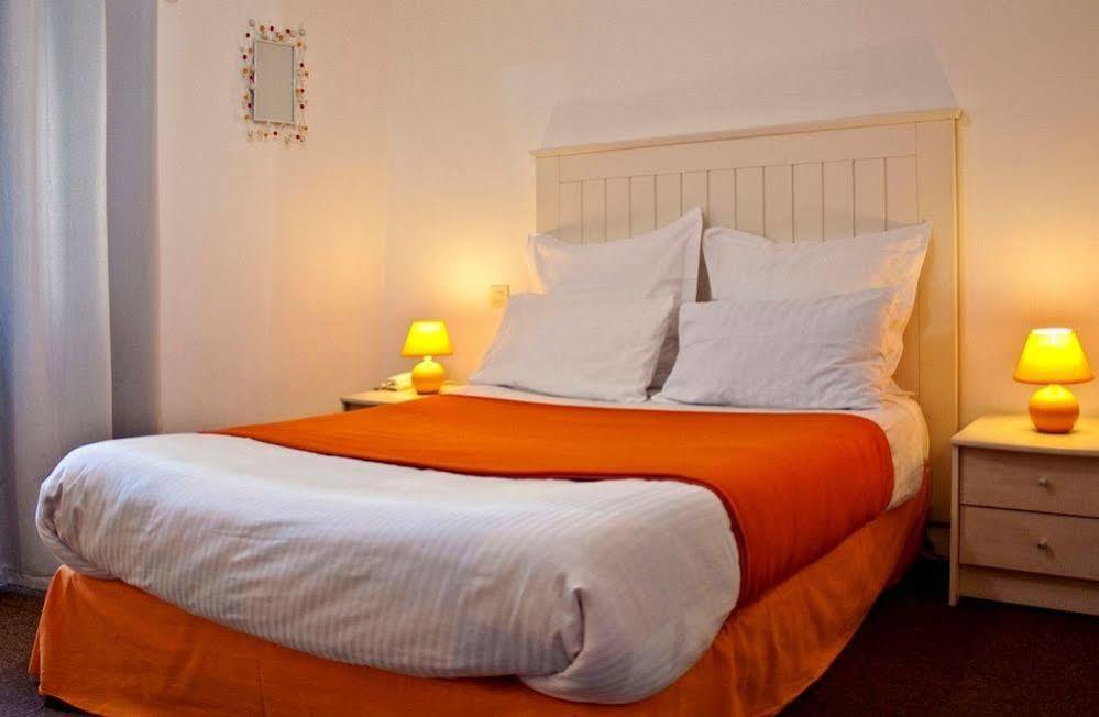 Logis Hotel Restaurant De La Poste Pontgibaud Dış mekan fotoğraf