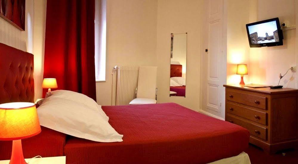 Logis Hotel Restaurant De La Poste Pontgibaud Dış mekan fotoğraf