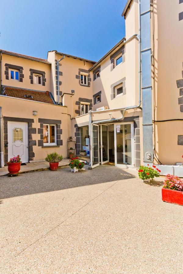 Logis Hotel Restaurant De La Poste Pontgibaud Dış mekan fotoğraf